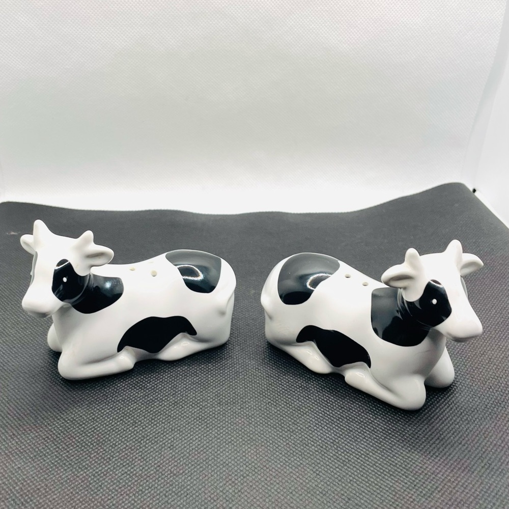 Food Network Stoneware Black & White Cow Salt and Pepper Shakers Farm Cows